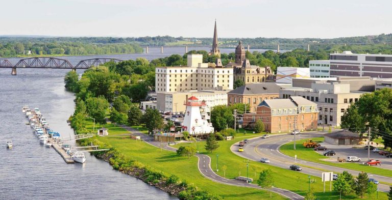 san ve may bay di canada gia re du lich thanh pho fredericton